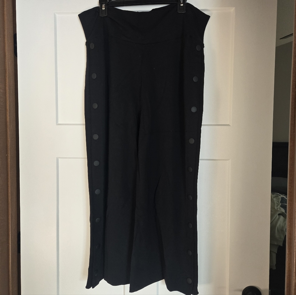Cabi Snap Crops - Picture 2 of 3